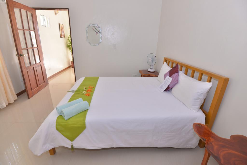 Lanas Beach Resort Romblon Island Room photo